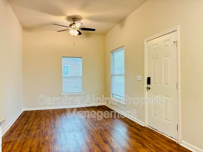 Building Photo - 506 Clegg St