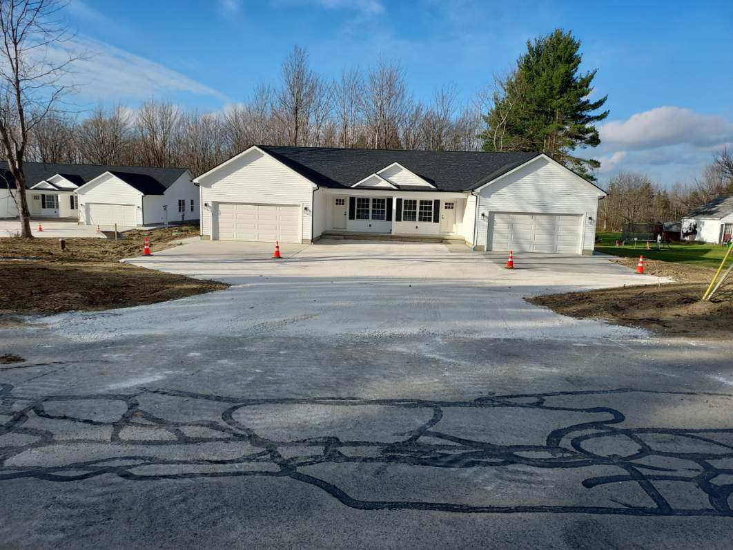La unidad está en el lado derecho en esta foto. - 1622 Gunnison Rd
