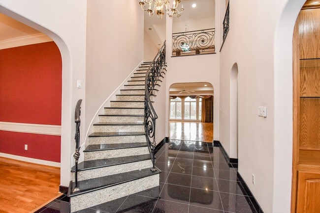 Building Photo - 3015 Bonnebridge Way Blvd