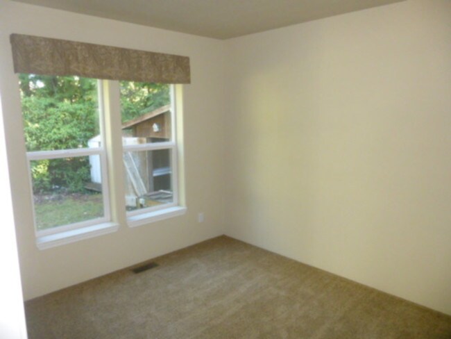 Building Photo - 243 Madrona Way