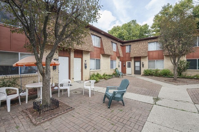 Building Photo - 7270-7292 Broadwyn Dr