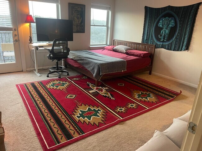 Dormitorio principal de 227 pies cuadrados - 2708 San Pedro St