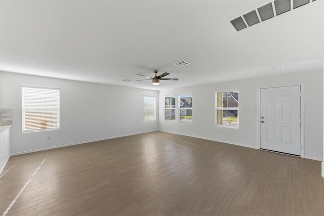 Building Photo - 385 Keefer