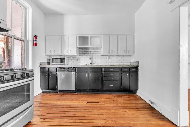 Building Photo - 2553 Broad Ave