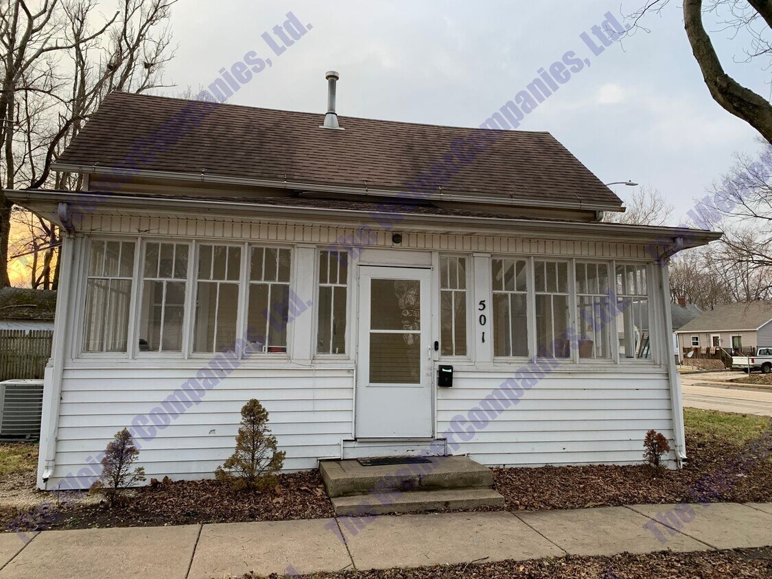 Foto principal - 2 Bedroom House Available Now!