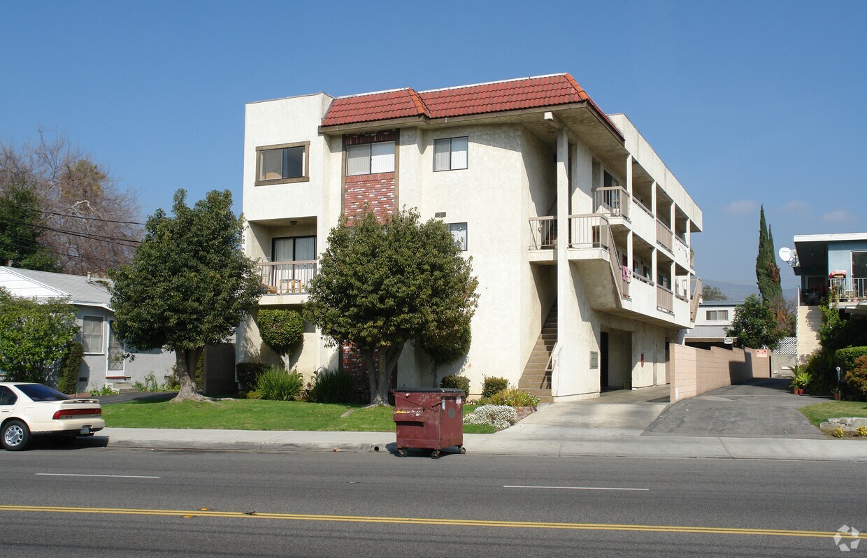 Primary Photo - 611 E Chevy Chase