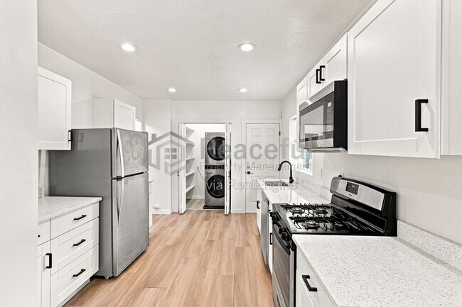 Building Photo - 1603 S Major St