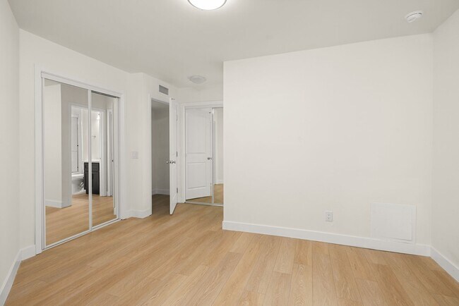 Building Photo - nat105