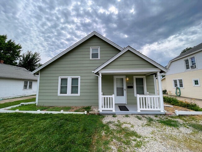 Foto del edificio - Cute 3 Bed 1 Bath McPherson Home in Good Neighborhood