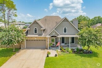 Building Photo - 400 S Amherst Dr