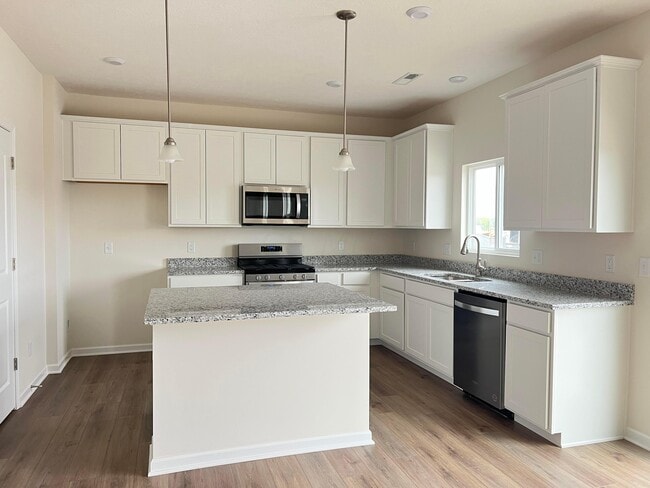 Building Photo - 6601 Woods Ct