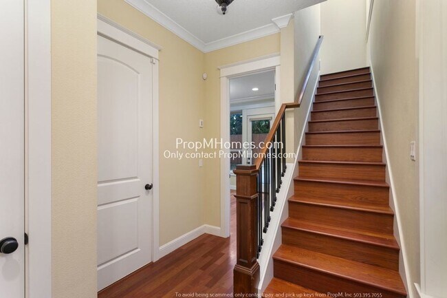 Foto del edificio - Luxury Two Bedroom Townhouse in NE!
