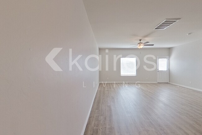 Building Photo - 920 NW 4th St