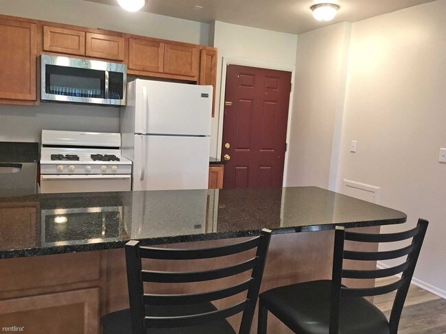 Building Photo - 912 Oakland Ave