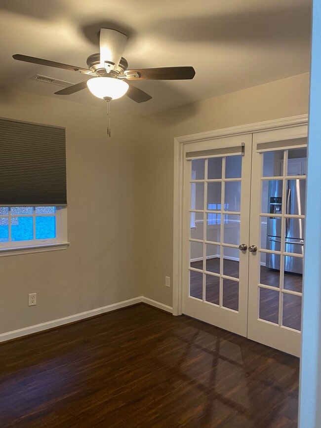 Photo - 815 Meadowstone Dr House