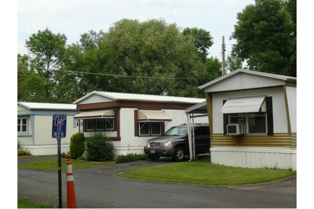 Building Photo - 10 Cayuga Blvd