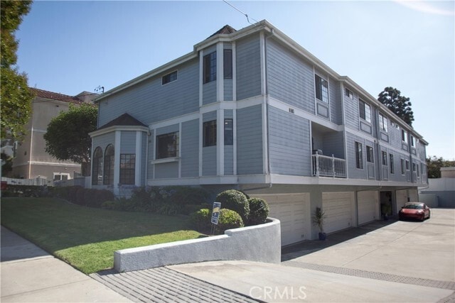Building Photo - 121 S Juanita Ave