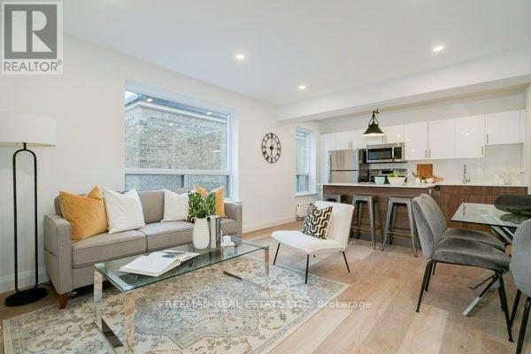 Photo du bâtiment - 2707 Yonge St