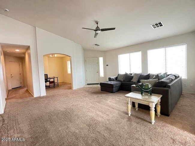 Foto del edificio - 44147 W Snow Dr