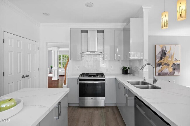 Foto del edificio - Room in House on Bellenden Dr