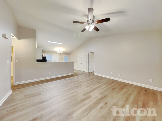 Foto del edificio - 639 Loch Lomond Cir