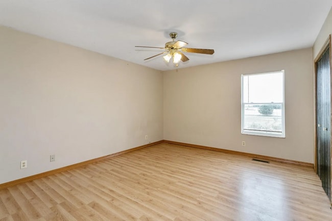 Building Photo - 1110 Carriage Ln
