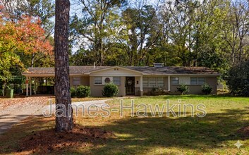 Building Photo - 2633 Ashlawn Dr