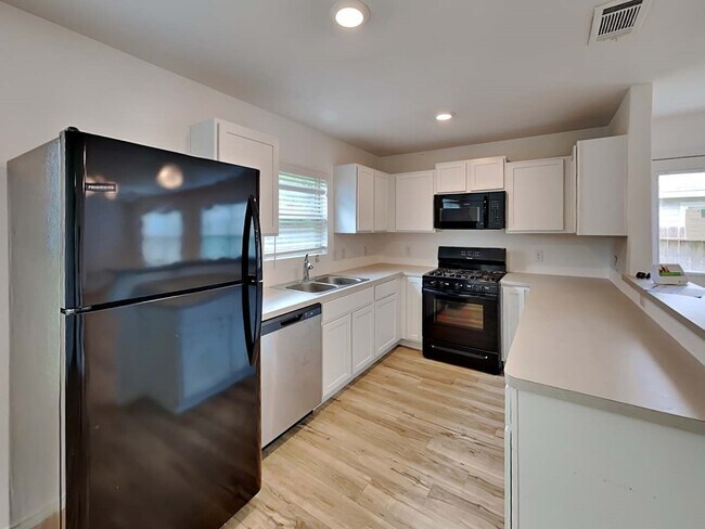 Foto del edificio - 6183 Dunsmore Cyn Ln