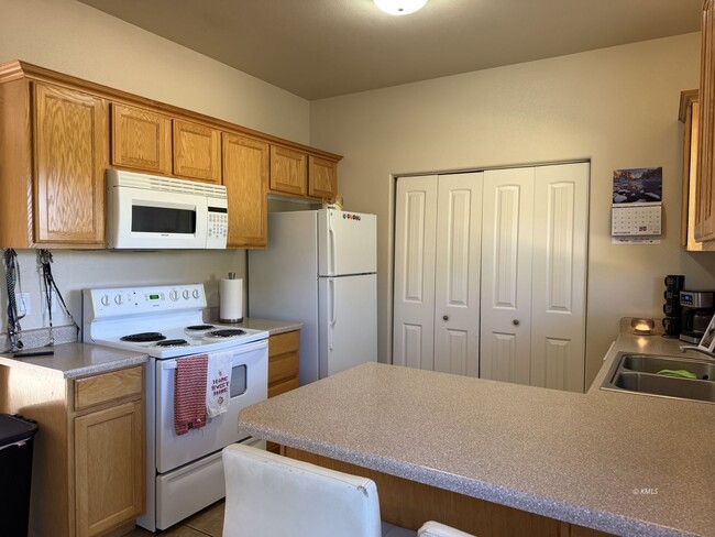 Building Photo - 300 S 300 E
