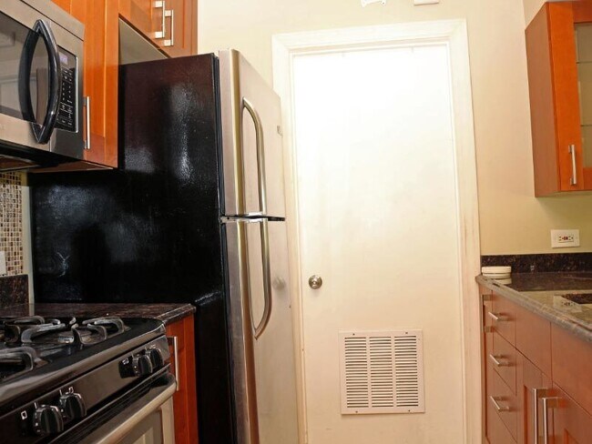 Building Photo - 361 Grissom Ct