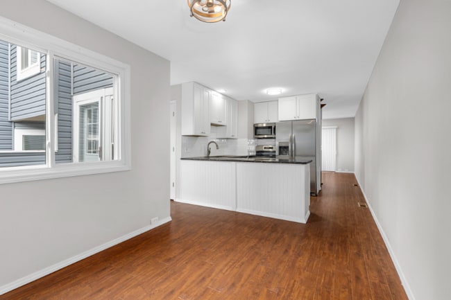 Building Photo - 1013 Fairways Dr