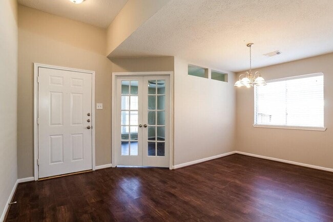 Building Photo - 28906 Loddington St