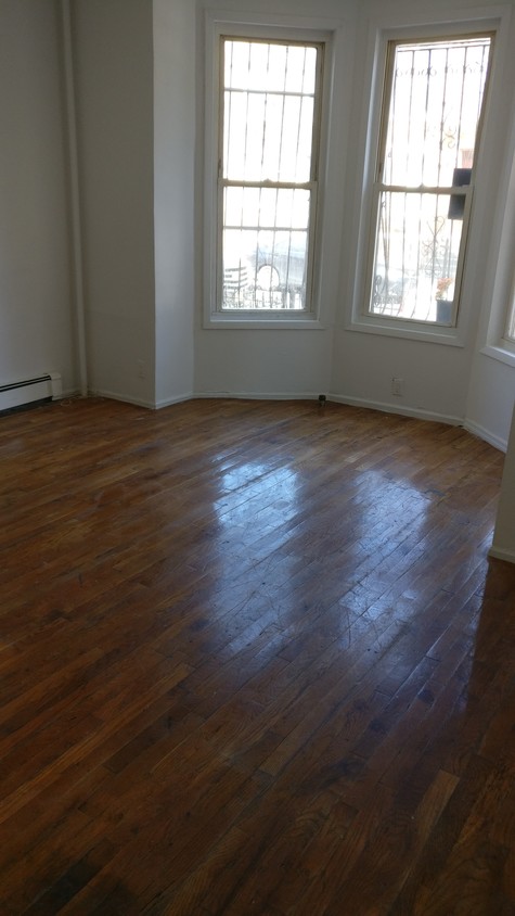 Primary Photo - 494 Linwood St