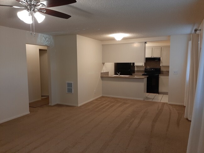 Foto del edificio - 2645 Yardarm Ave