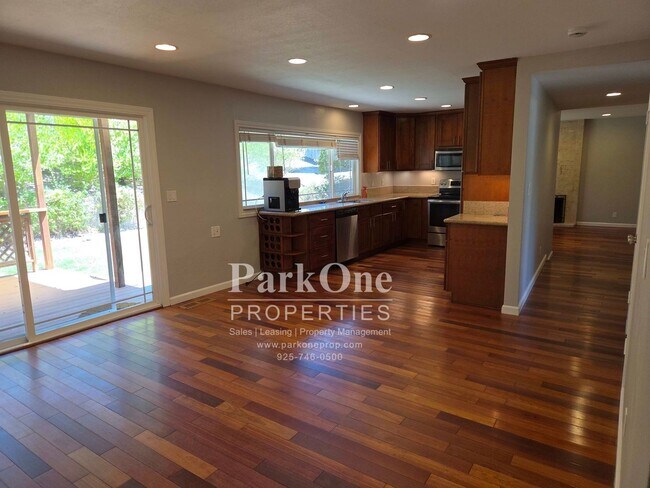 Foto del edificio - 1500 Fieldcrest Dr