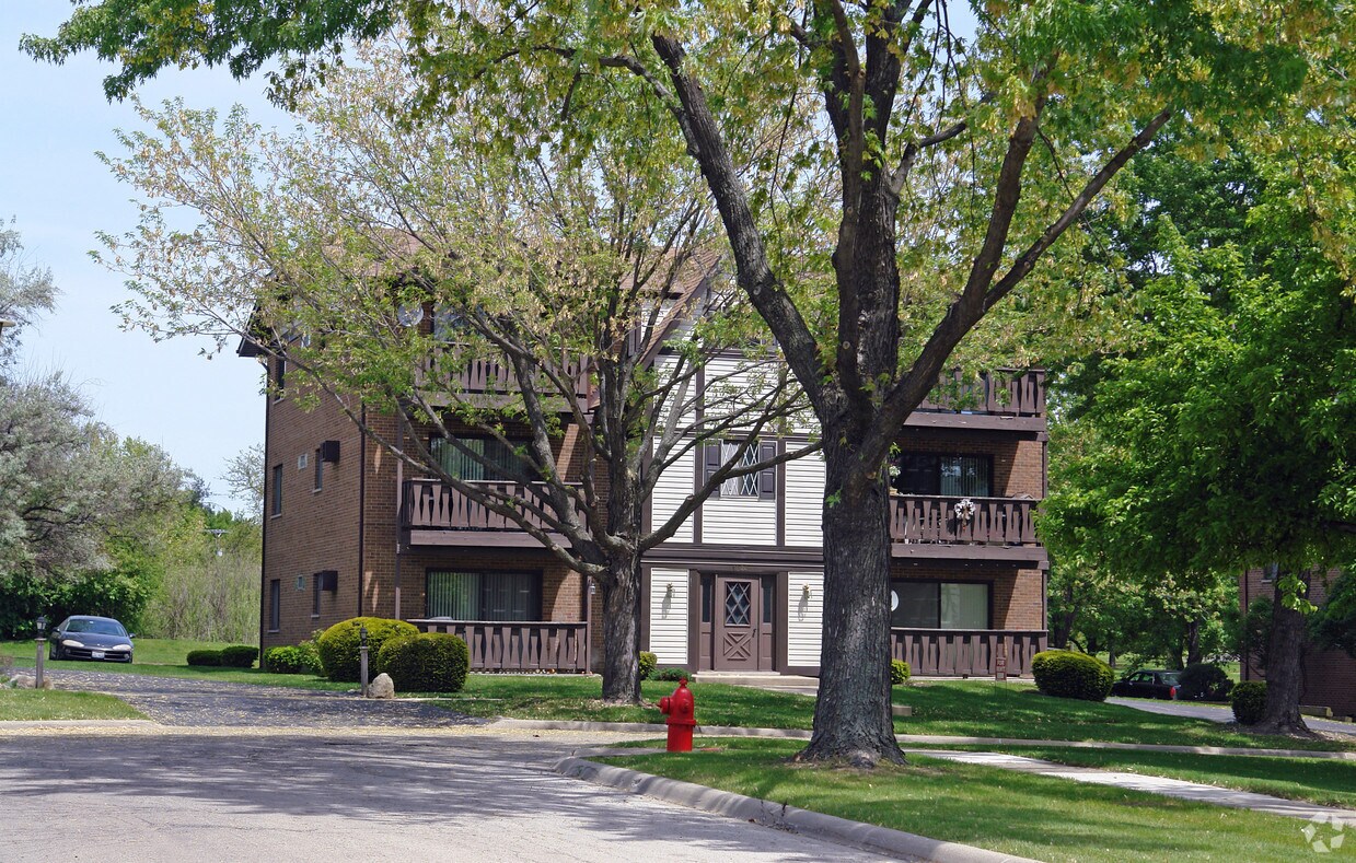 11141134 Chalet Dr, Darien, IL 60561 Apartments in Darien, IL