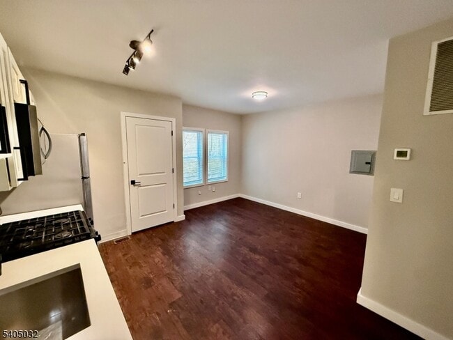 Building Photo - 196 Spring St