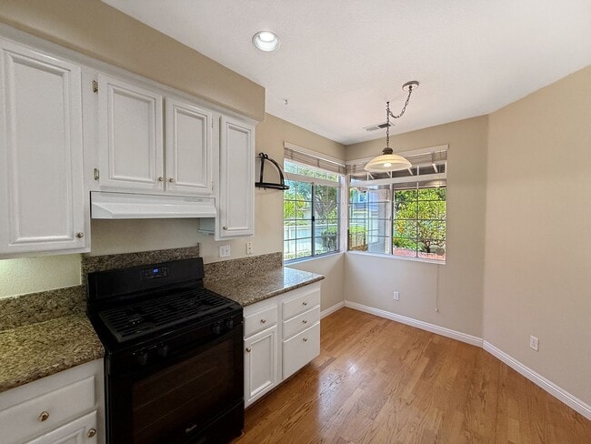 Building Photo - Beautiful 3B/2.5BA Home in Sorrento Valley...