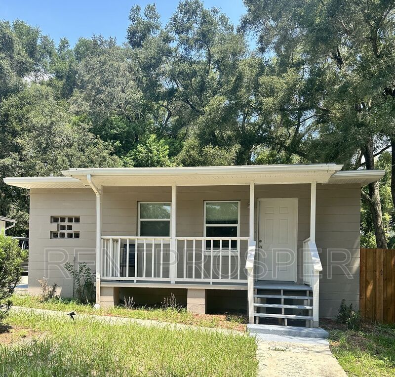 Primary Photo - 711 W Franklin Ave