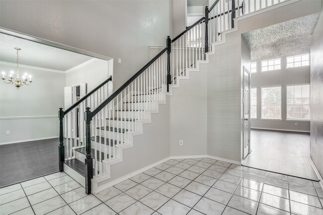 Building Photo - 1520 Eaglepoint Dr