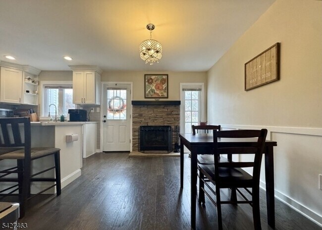 Foto del edificio - 2109 Jamestown Common