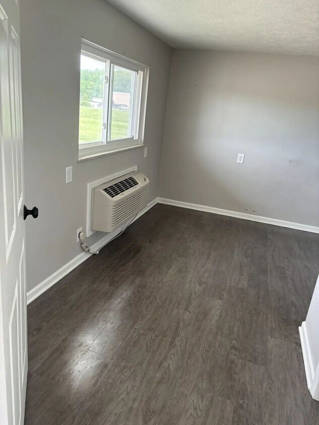 Foto del edificio - Charming Updated Unit Near Fostoria, Findlay & Carey