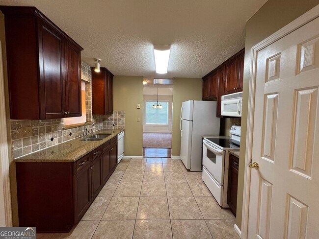 Building Photo - 1128 Chateau Terrace