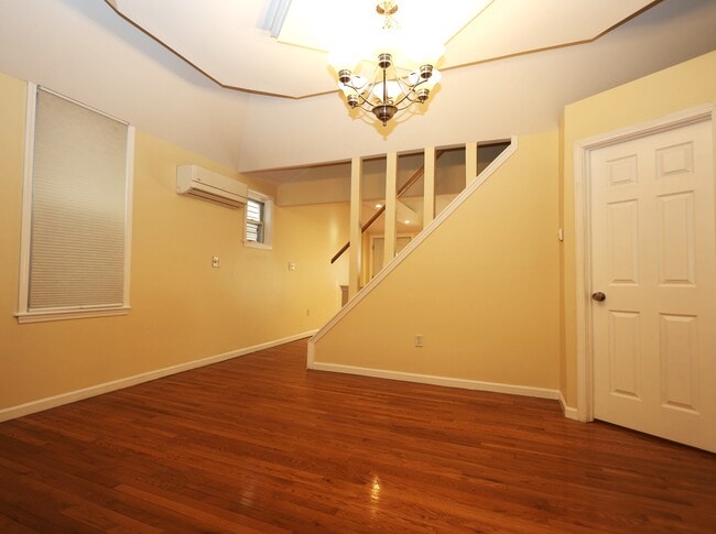 Building Photo - 316 Ella St