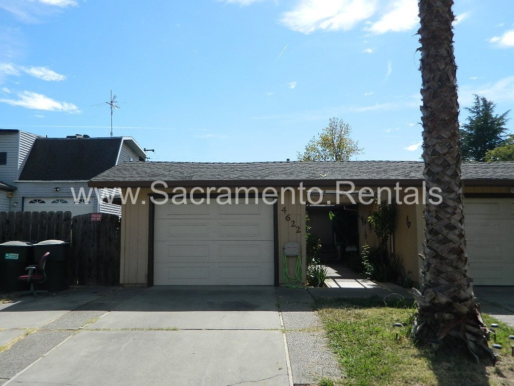 Foto principal - 2bd/1ba Duplex with Garage near American R...