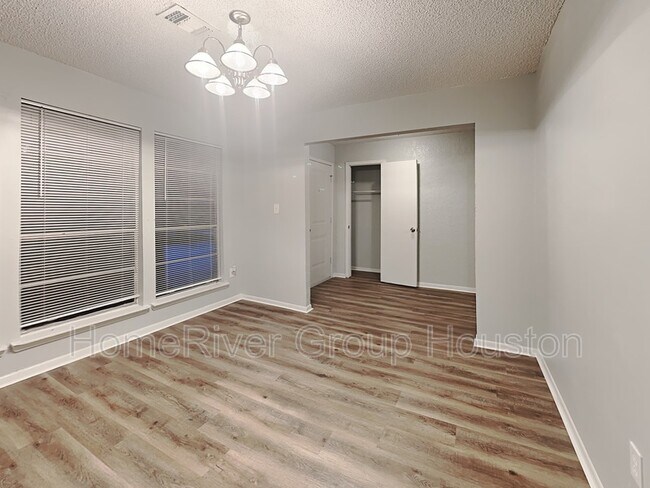 Building Photo - 3402 Coachlight Ln