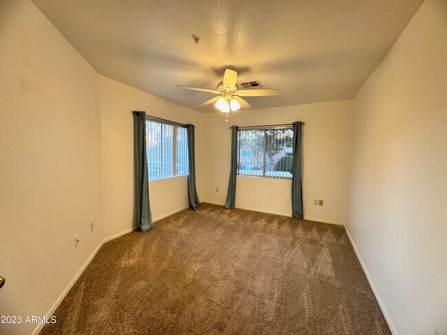 Foto del edificio - 9721 N 95th St