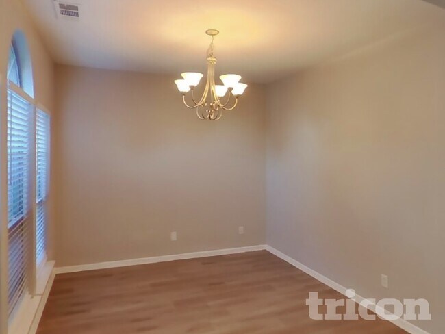 Foto del edificio - 511 Wolf Dr