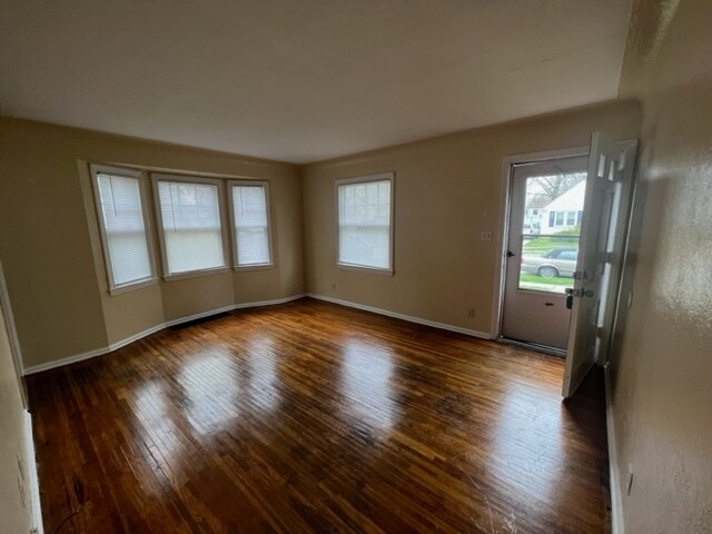 Building Photo - 815 W Gramercy Ave