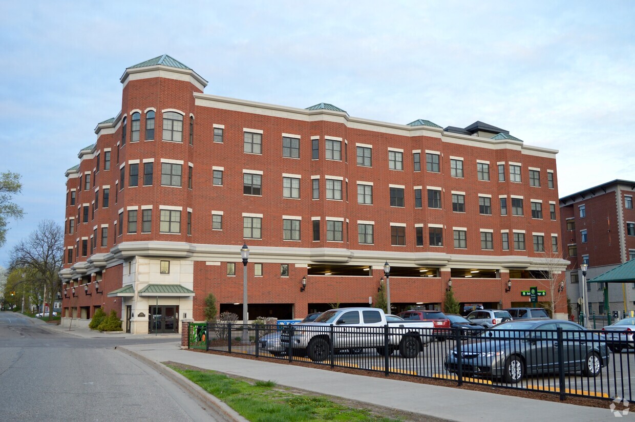 Foto principal - Albert Place Condominium